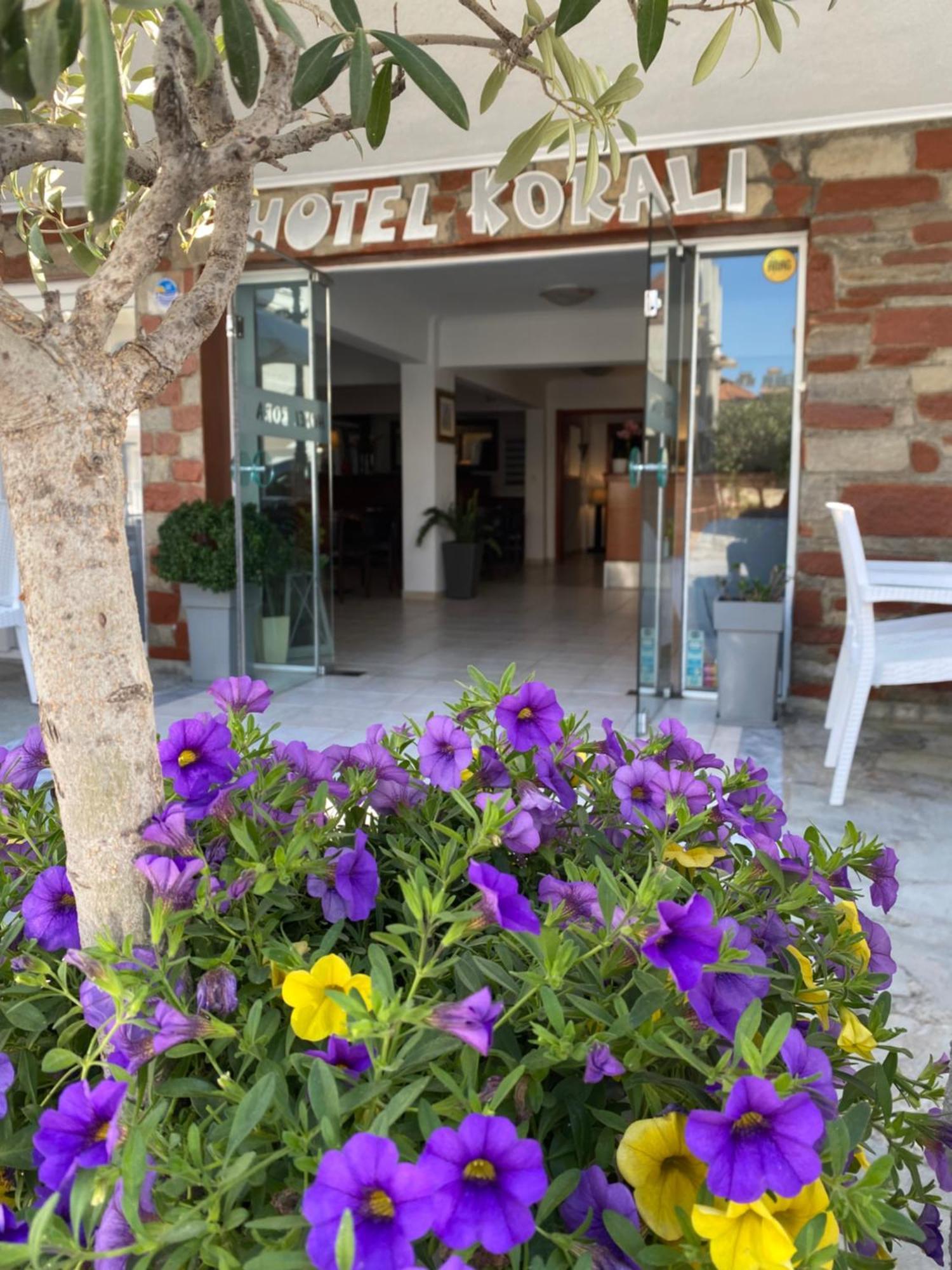 Korali Hotel Paralía Buitenkant foto